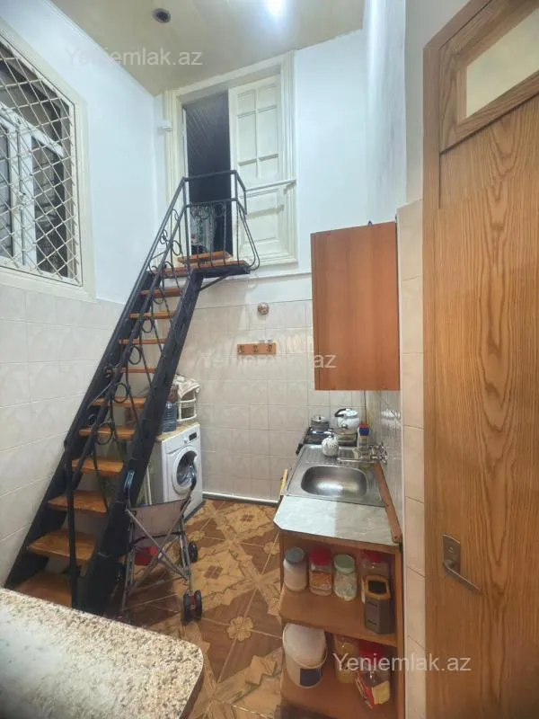 Satılır 3 otaqlı köhnə tikili 100 m²