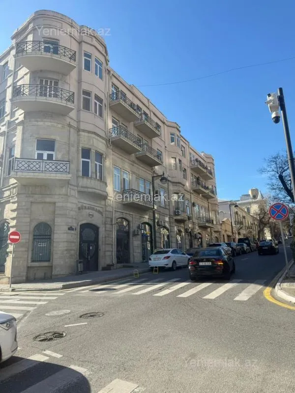 Satılır 3 otaqlı köhnə tikili 100 m²