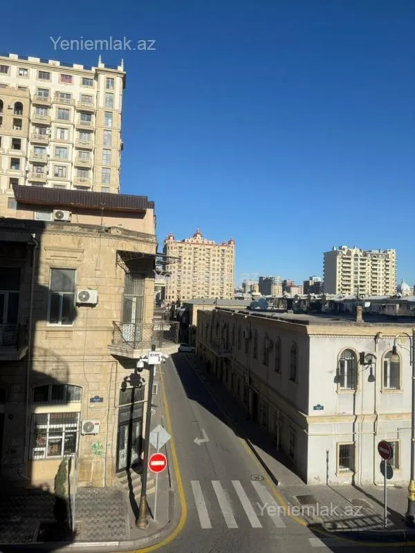 Satılır 3 otaqlı köhnə tikili 100 m²