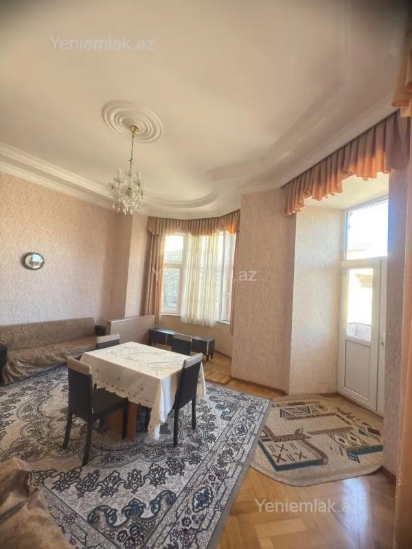 Satılır 3 otaqlı köhnə tikili 100 m²