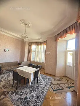 Satılır 3 otaqlı köhnə tikili 100 m²