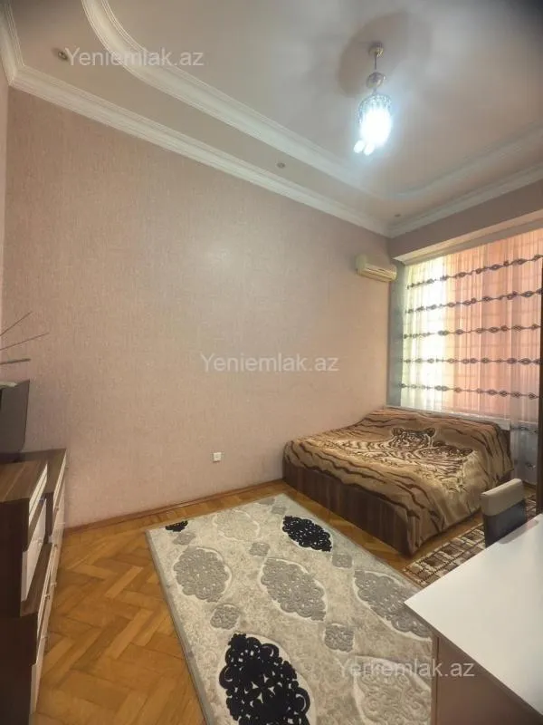 Satılır 3 otaqlı köhnə tikili 100 m²