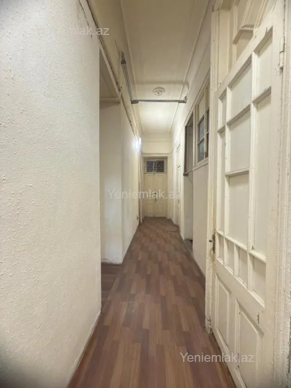 Satılır 3 otaqlı köhnə tikili 100 m²