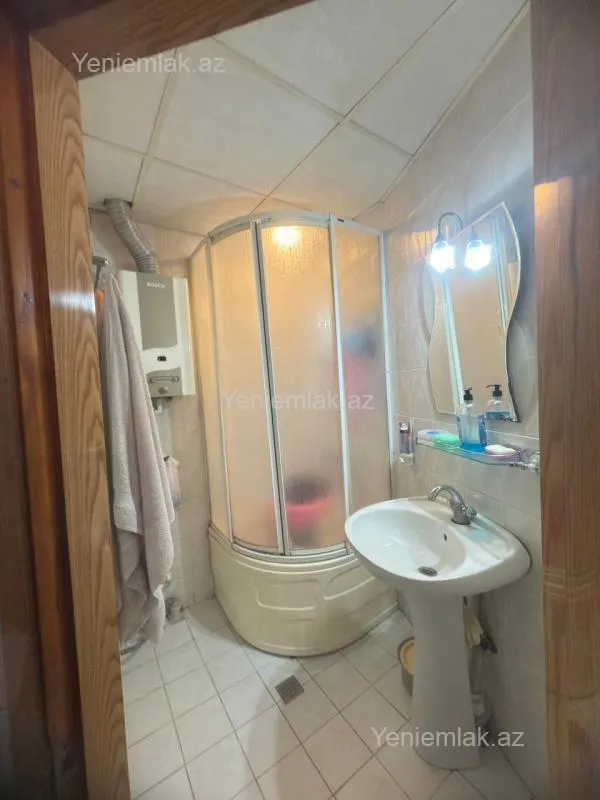 Satılır 3 otaqlı köhnə tikili 100 m²