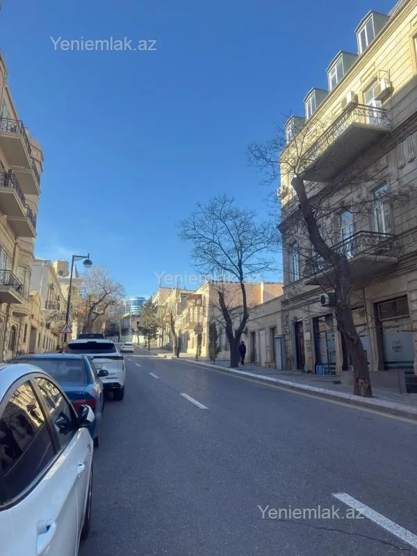 Satılır 3 otaqlı köhnə tikili 100 m²