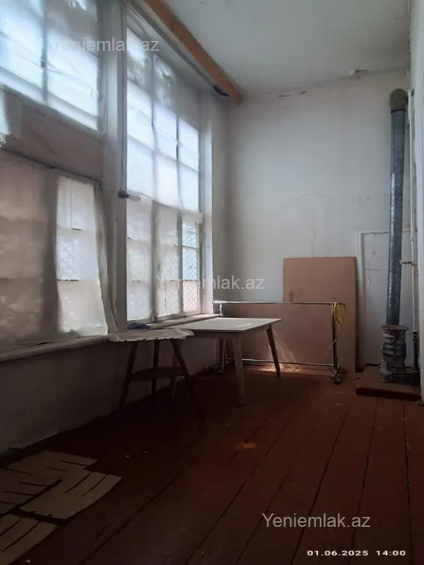 Satılır 3 otaqlı köhnə tikili 100 m²