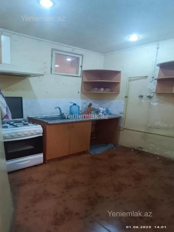 Satılır 3 otaqlı köhnə tikili 100 m²