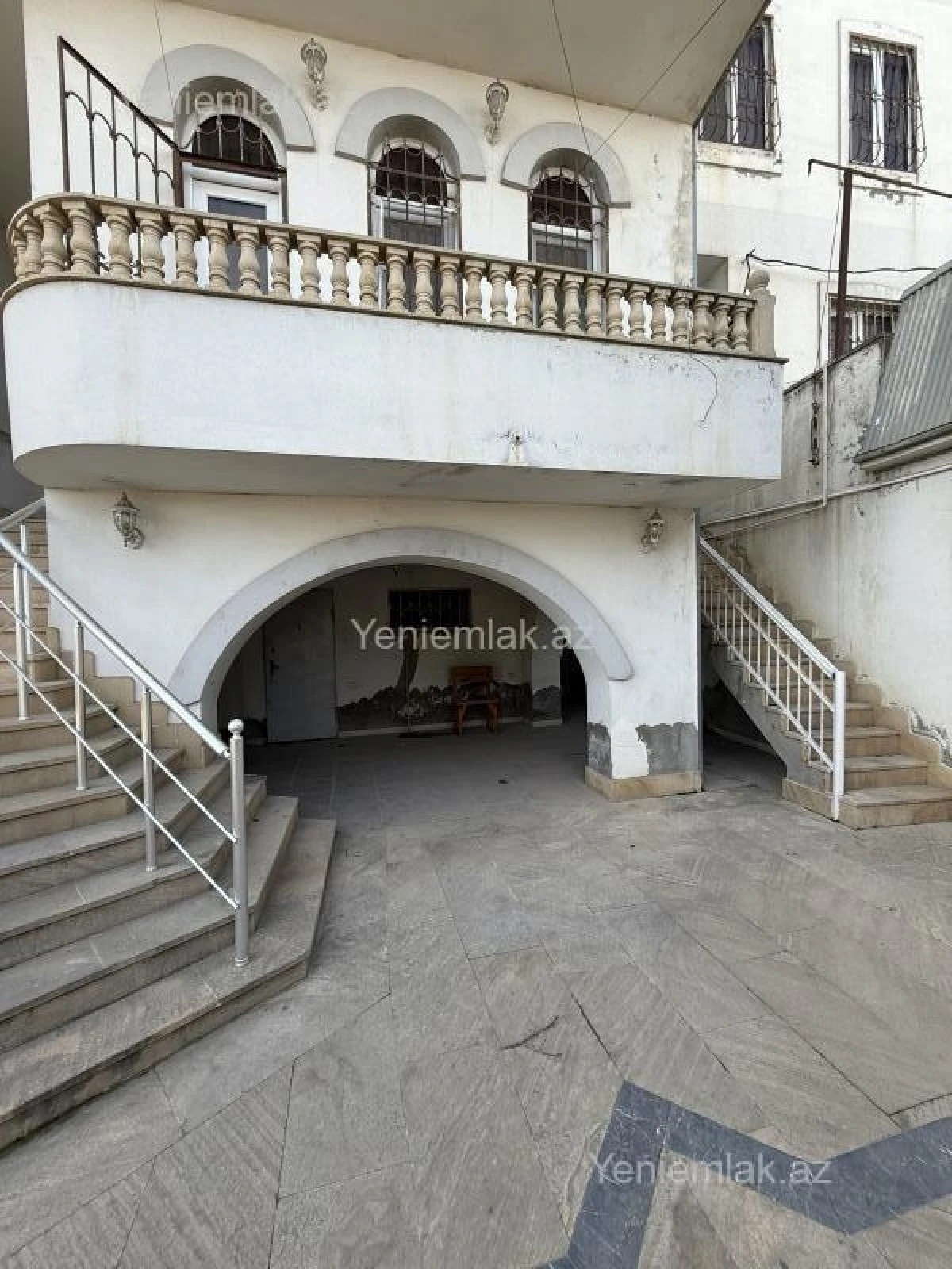 Satılır 7 otaqlı həyət evi 280 m²