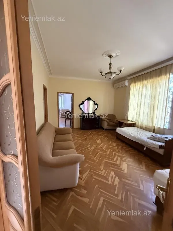 Satılır 7 otaqlı həyət evi 280 m²