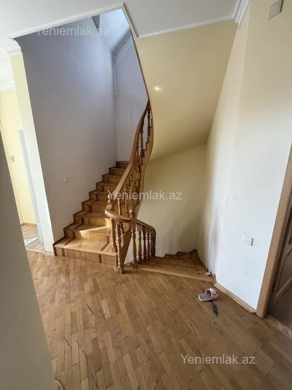 Satılır 7 otaqlı həyət evi 280 m²