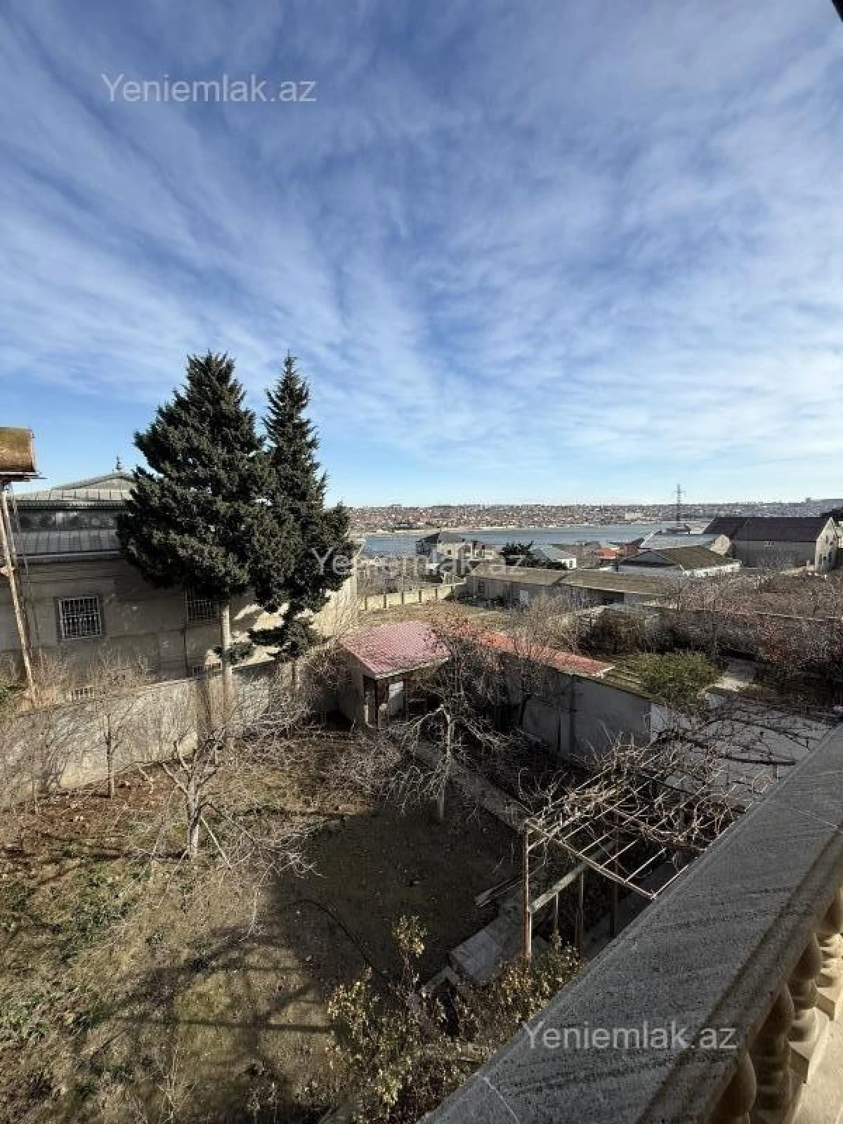 Satılır 7 otaqlı həyət evi 280 m²