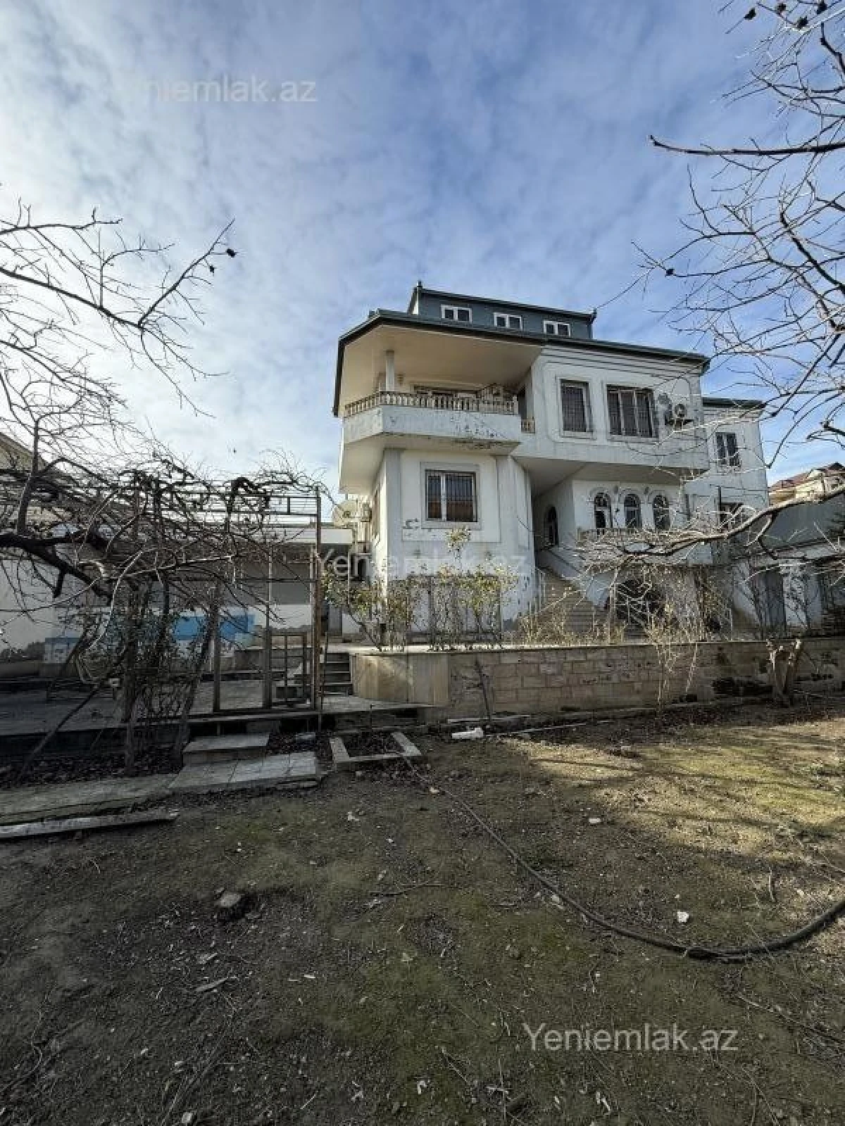 Satılır 7 otaqlı həyət evi 280 m²