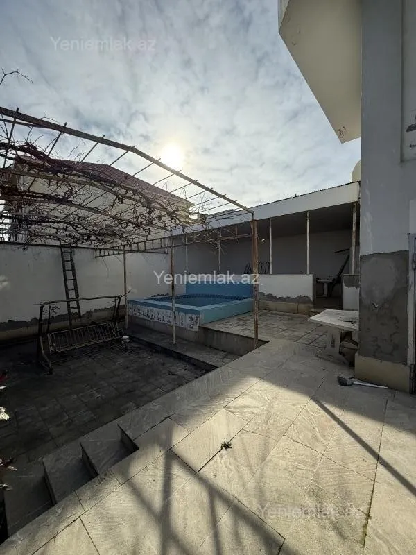 Satılır 7 otaqlı həyət evi 280 m²