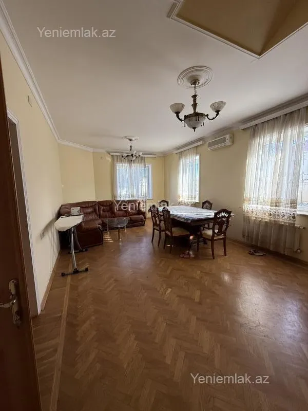 Satılır 7 otaqlı həyət evi 280 m²