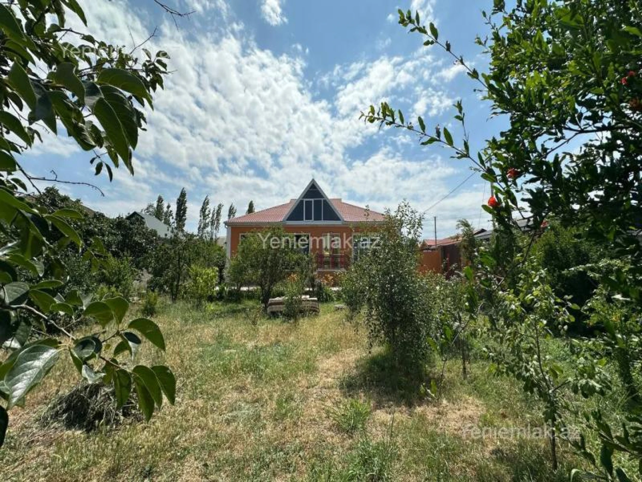 Satılır 5 otaqlı həyət evi 224 m²