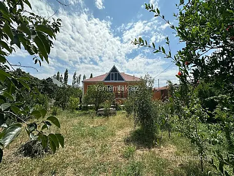 Satılır 5 otaqlı həyət evi 224 m²