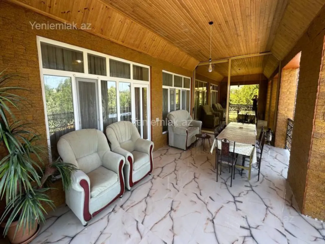 Satılır 5 otaqlı həyət evi 224 m²