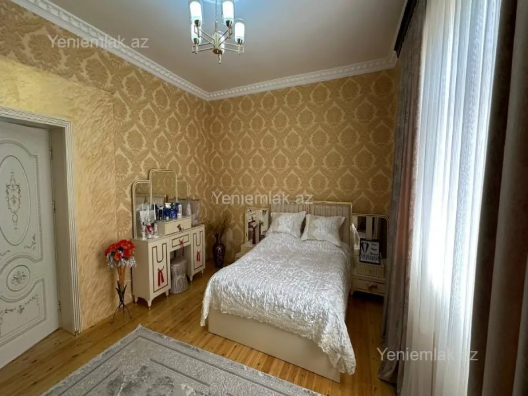 Satılır 5 otaqlı həyət evi 224 m²