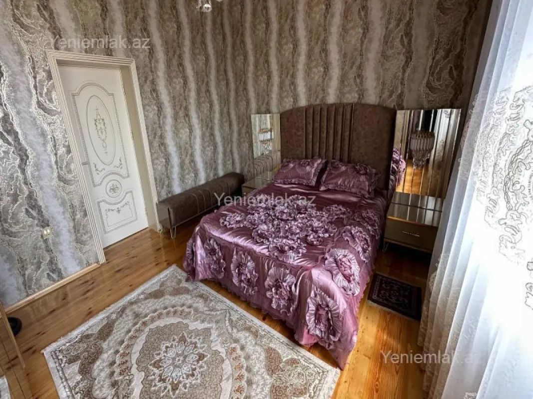 Satılır 5 otaqlı həyət evi 224 m²