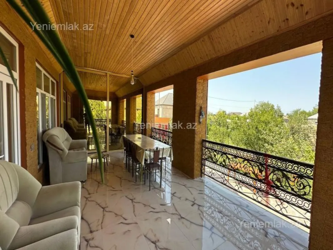 Satılır 5 otaqlı həyət evi 224 m²