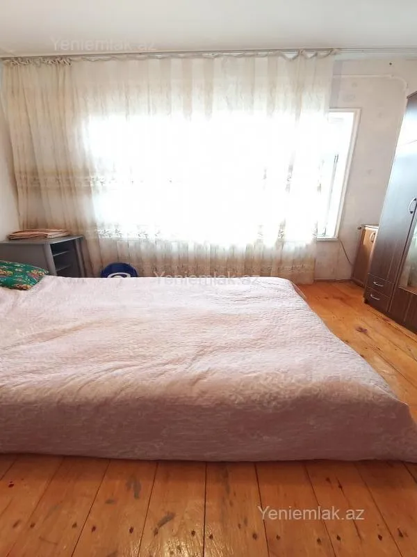Satılır 2 otaqlı köhnə tikili 65 m²