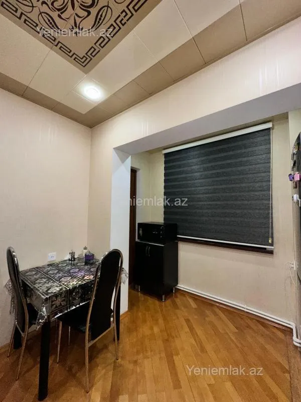 Satılır 3 otaqlı köhnə tikili 90 m²