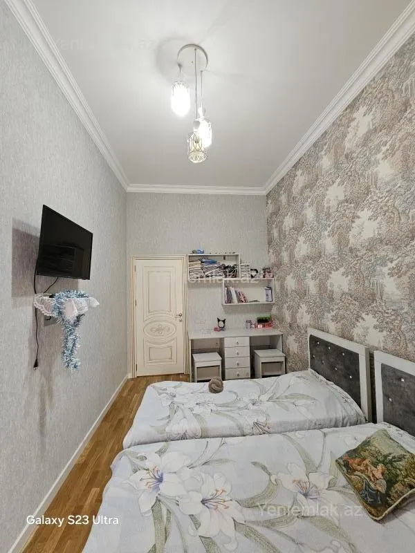 Satılır 3 otaqlı yeni tikili 100 m²