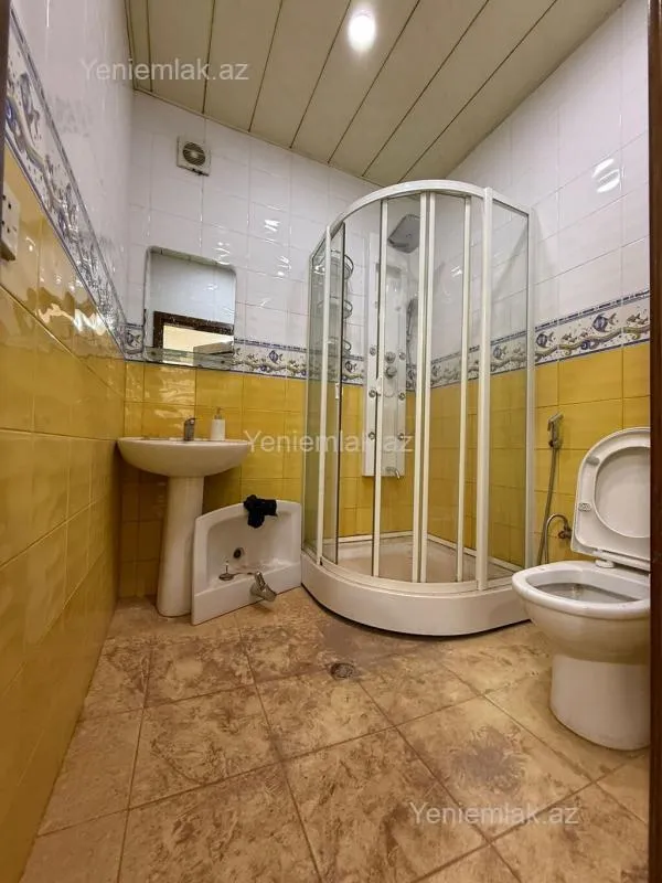 Satılır 3 otaqlı yeni tikili 130 m²