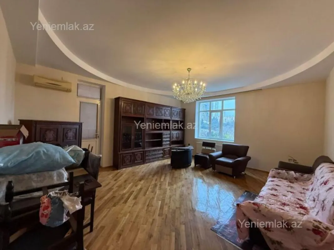 Satılır 3 otaqlı yeni tikili 130 m²