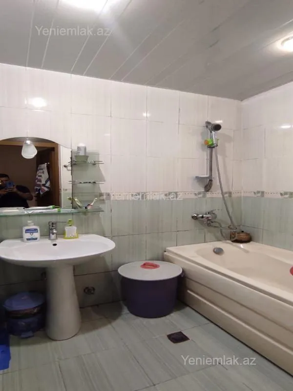 Satılır 4 otaqlı köhnə tikili 100 m²