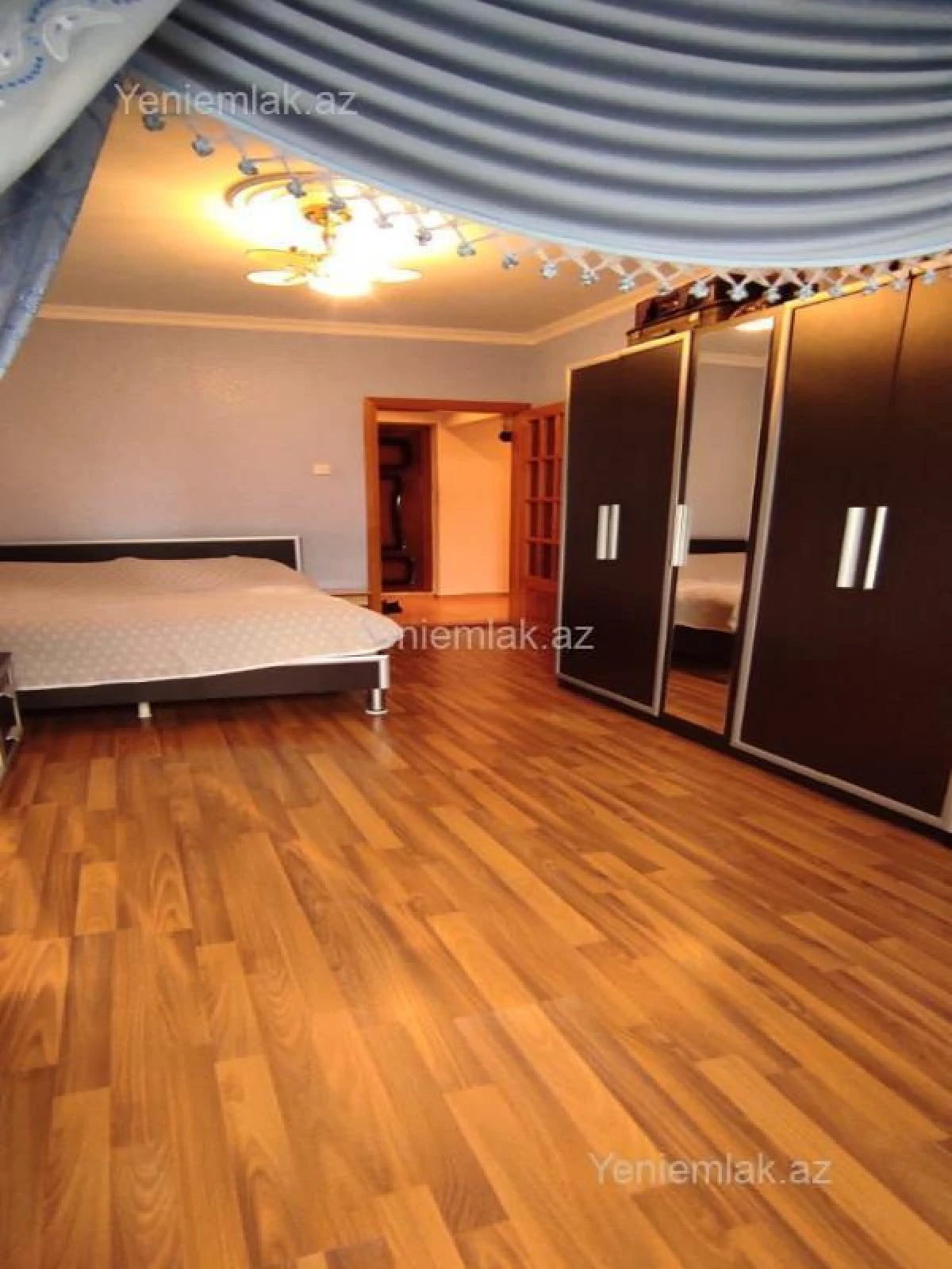 Satılır 4 otaqlı köhnə tikili 100 m²