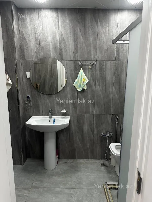 Satılır 2 otaqlı köhnə tikili 75 m²