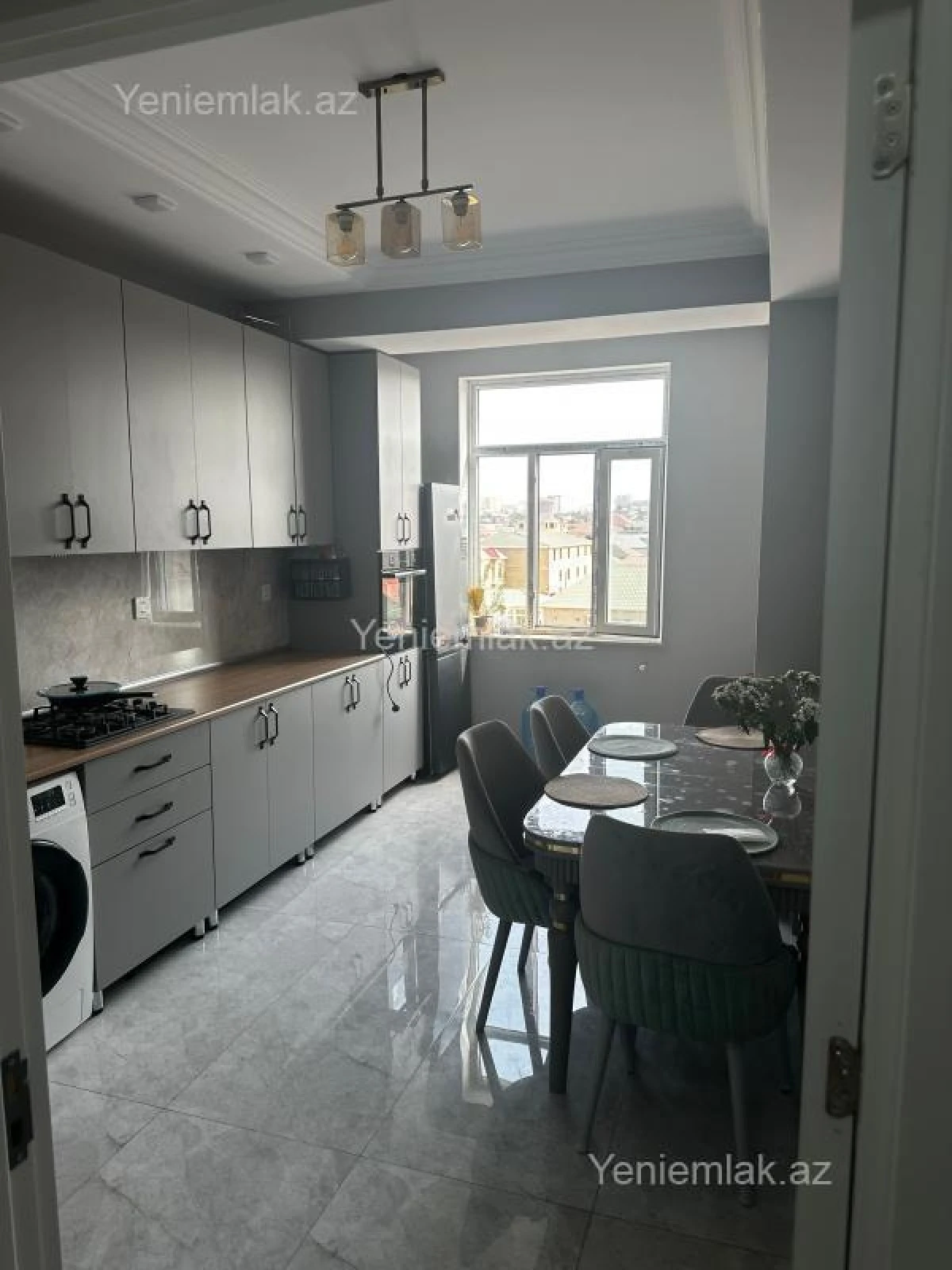 Satılır 2 otaqlı köhnə tikili 75 m²