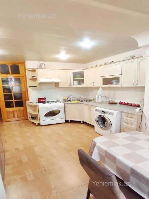 Satılır 4 otaqlı köhnə tikili 110 m²