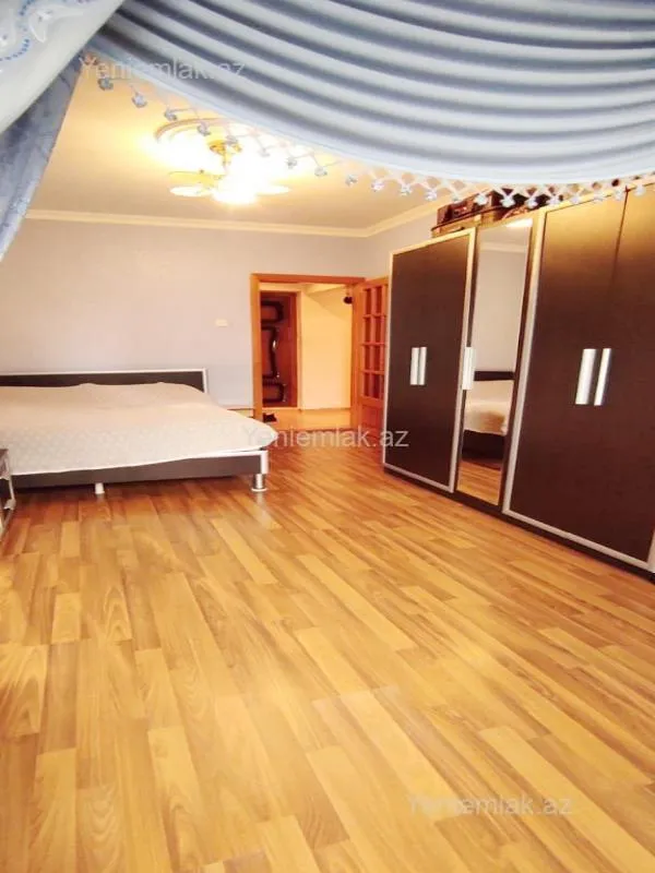 Satılır 4 otaqlı köhnə tikili 110 m²