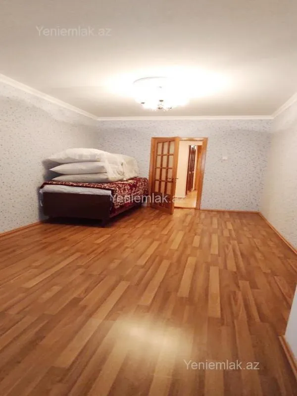 Satılır 4 otaqlı köhnə tikili 110 m²