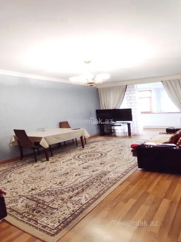 Satılır 4 otaqlı köhnə tikili 110 m²