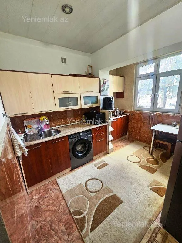 Satılır 2 otaqlı köhnə tikili 65 m²