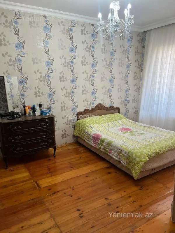 Satılır 5 otaqlı köhnə tikili 110 m²