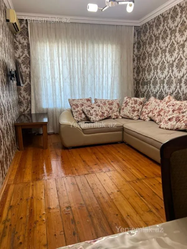Satılır 5 otaqlı köhnə tikili 110 m²