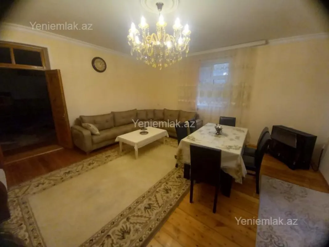 Satılır 6 otaqlı həyət evi 250 m²