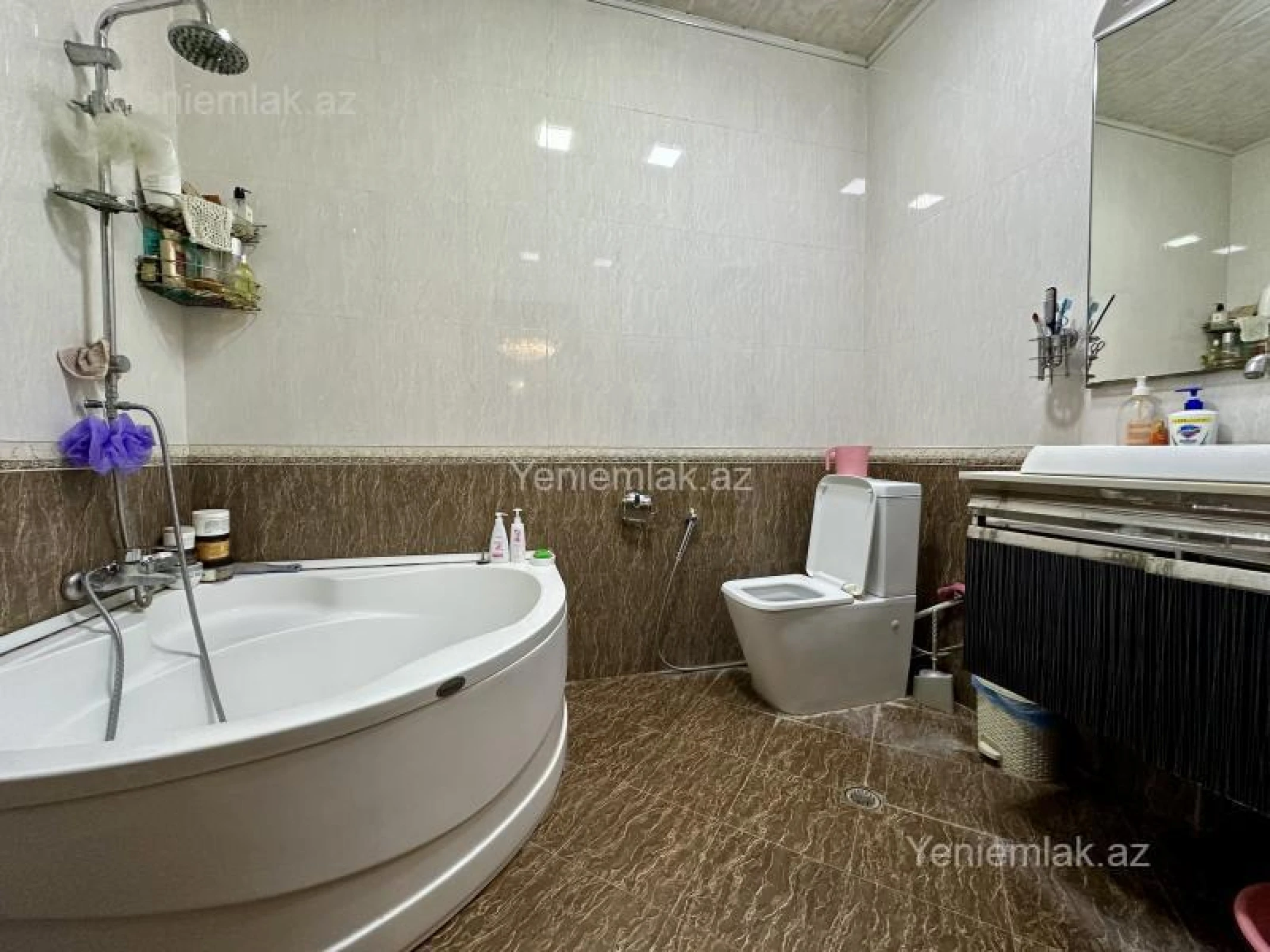 Satılır 3 otaqlı yeni tikili 135 m²