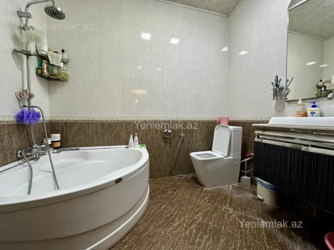 Satılır 3 otaqlı yeni tikili 135 m²