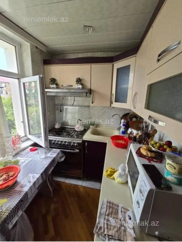 Satılır 3 otaqlı köhnə tikili 68 m²