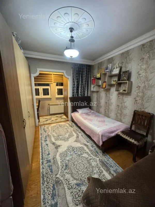 Satılır 4 otaqlı köhnə tikili 90 m²