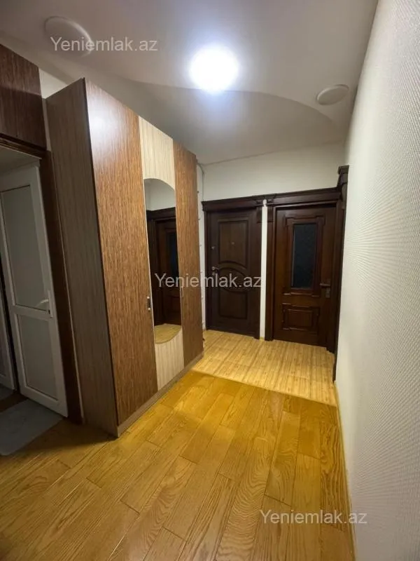 Satılır 4 otaqlı köhnə tikili 90 m²