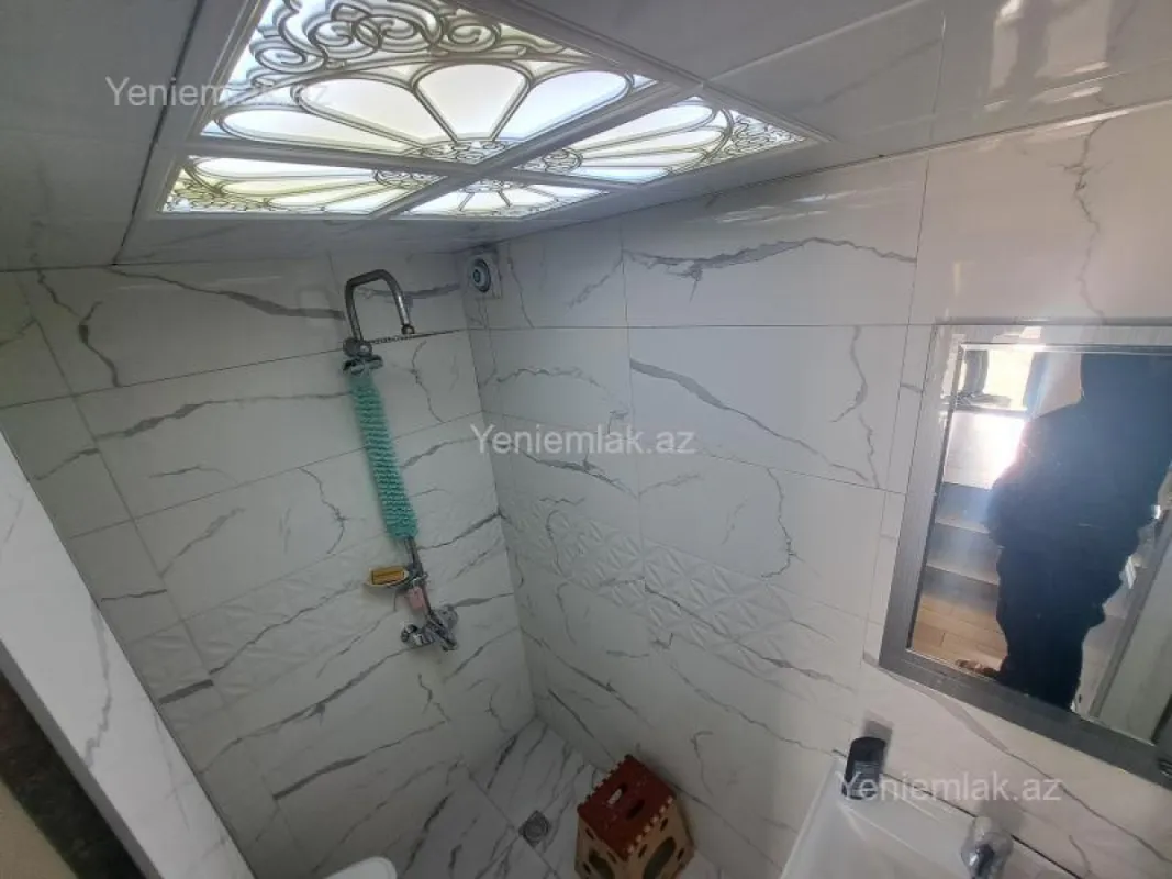 Satılır 5 otaqlı həyət evi 280 m²