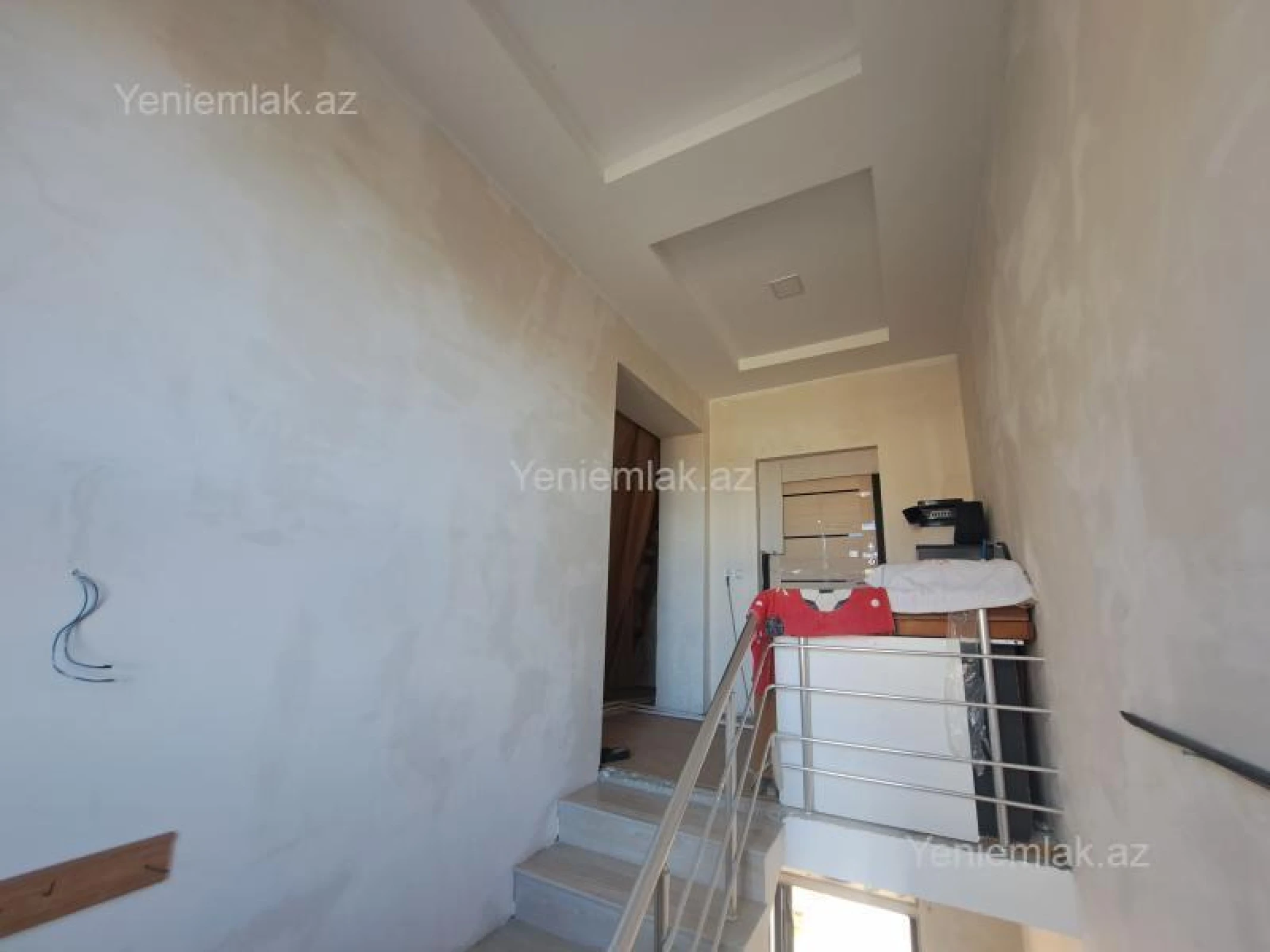 Satılır 5 otaqlı həyət evi 280 m²