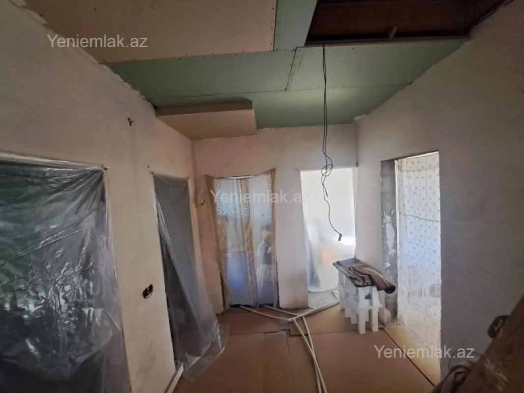 Satılır 5 otaqlı həyət evi 280 m²