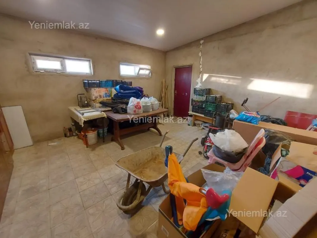 Satılır 8 otaqlı həyət evi 240 m²